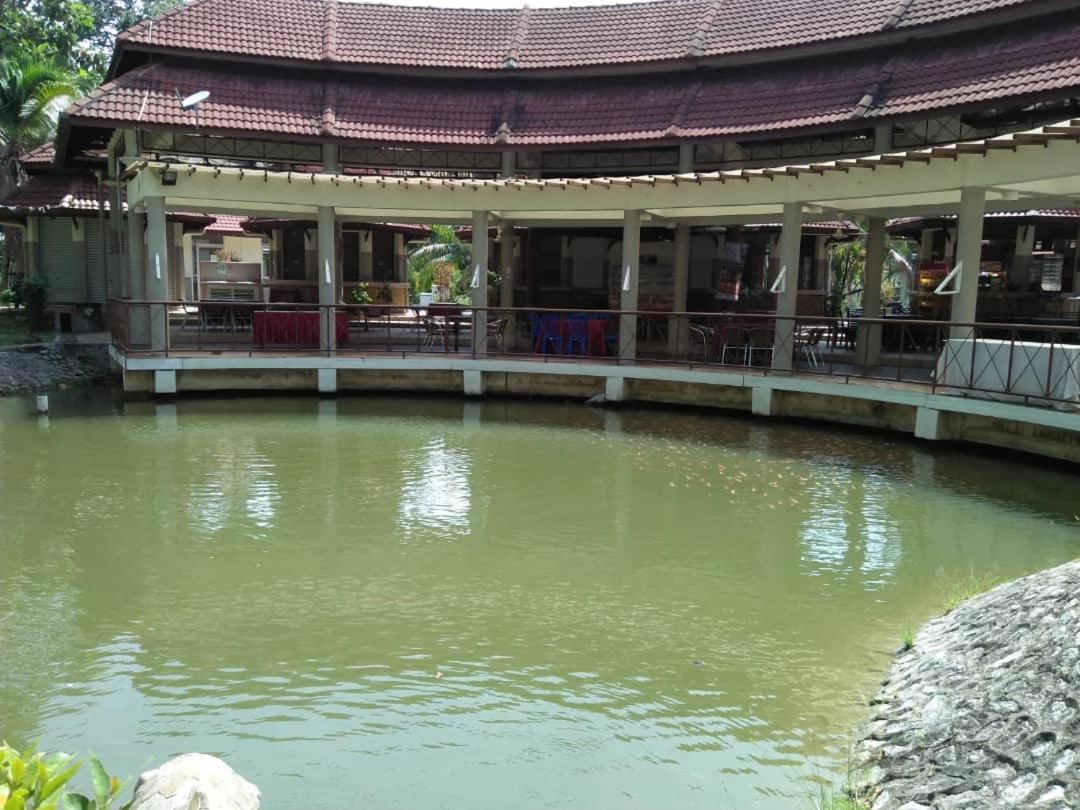 Hotel Felda Residence Hot Springs Sungkai Exterior photo